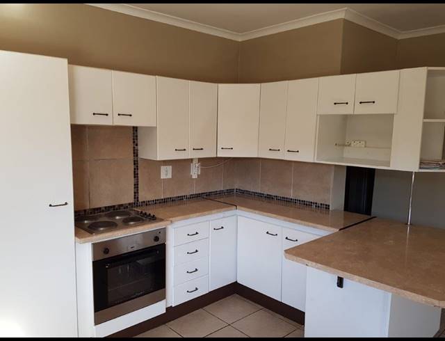 3 BEDROOM TOWNHOUSE RENTED IN SHERWOOD